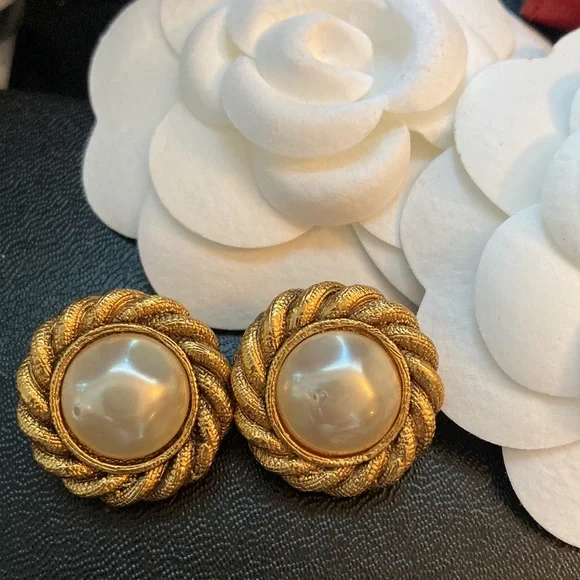 Authentic Chanel Vintage Faux Pearl Clip On Earrings - Picture 9 of 9